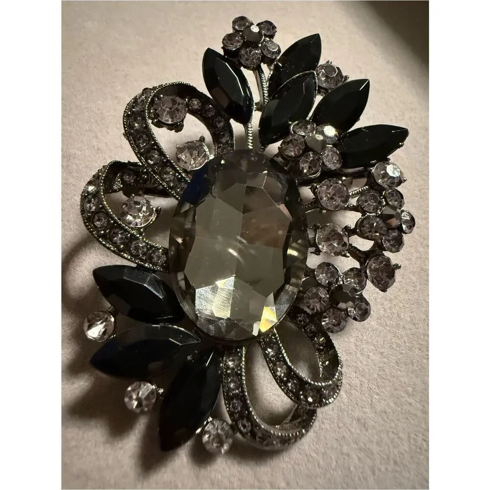 Vintage Women Brooch Black Crystal Rhinestone Floral Statement Pin